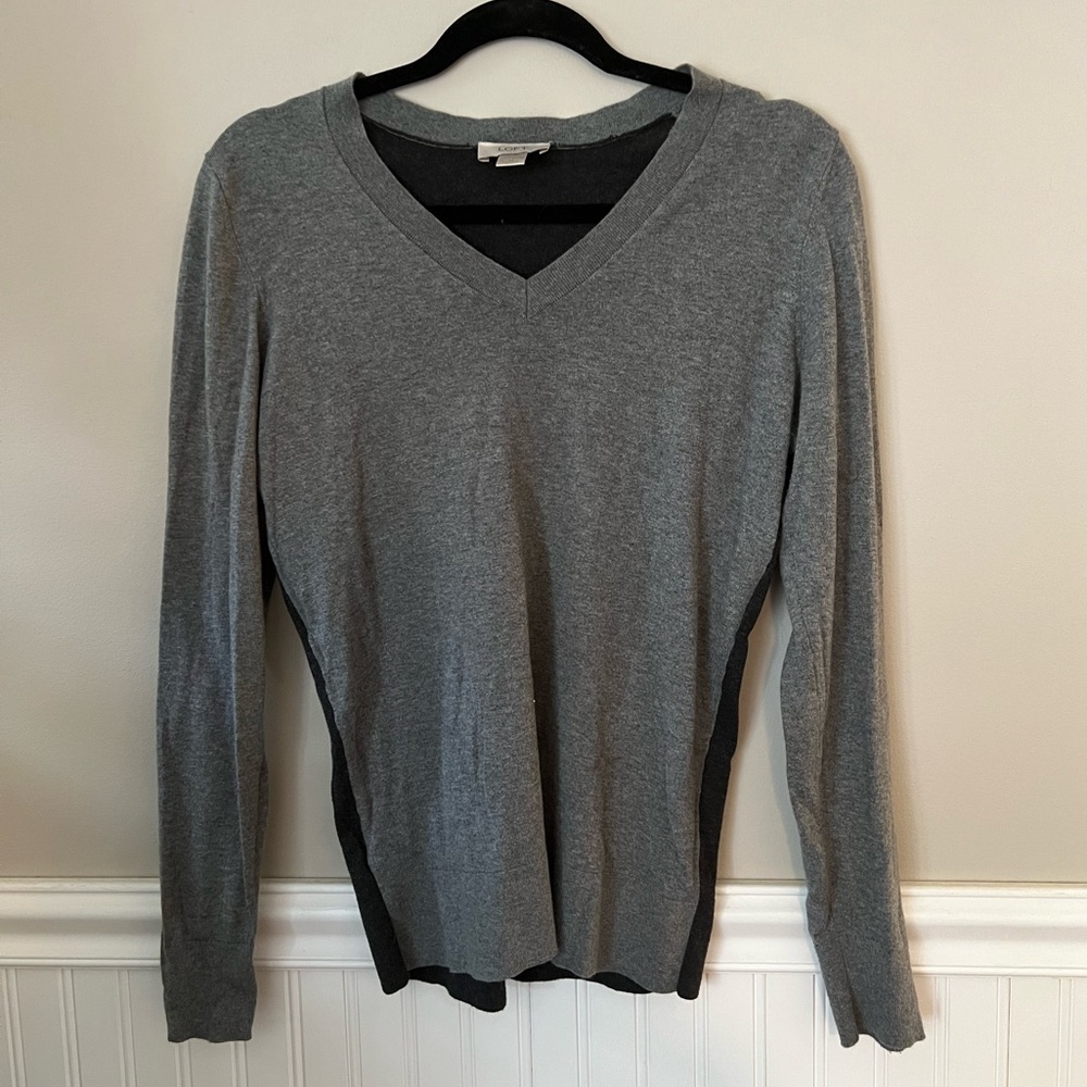 Loft lightweight v-neck two-toned gray sweater